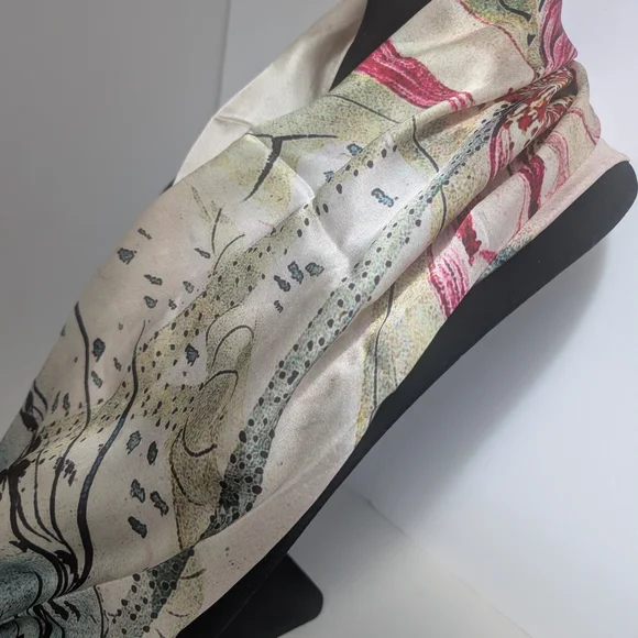 Shanghai Story NWT 100% Mulberry Silk Abstract Floral Scarf 53 x 170cm - Picture 3 of 7